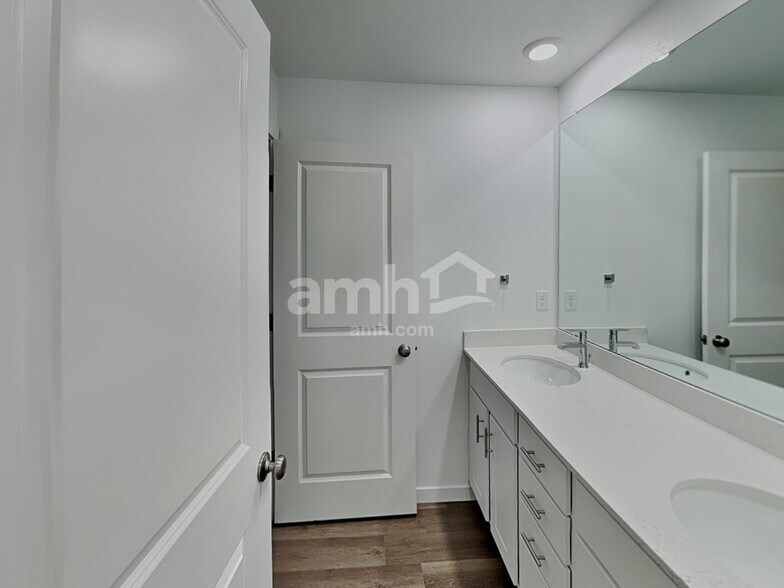 Building Photo - 26148 E Calhoun Pl