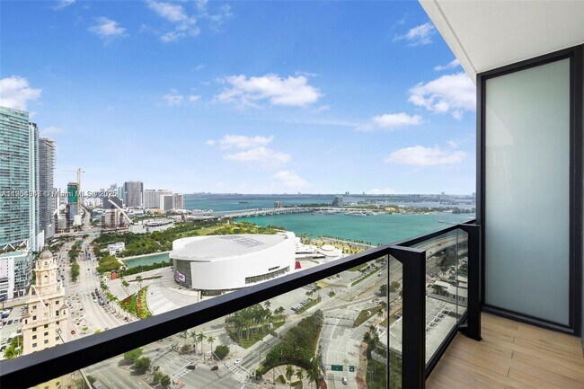 Building Photo - 398 NE 5th St