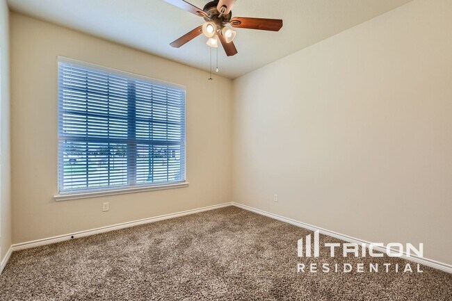 Building Photo - 1044 Lufkin Ln