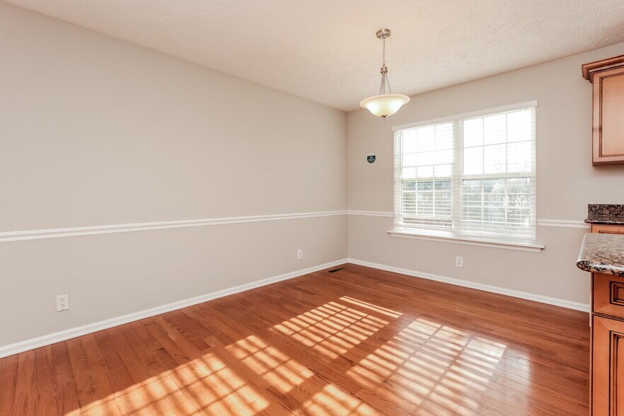 Building Photo - 7136 Legacy Dr