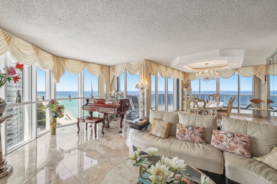 Building Photo - 16711 Collins Ave