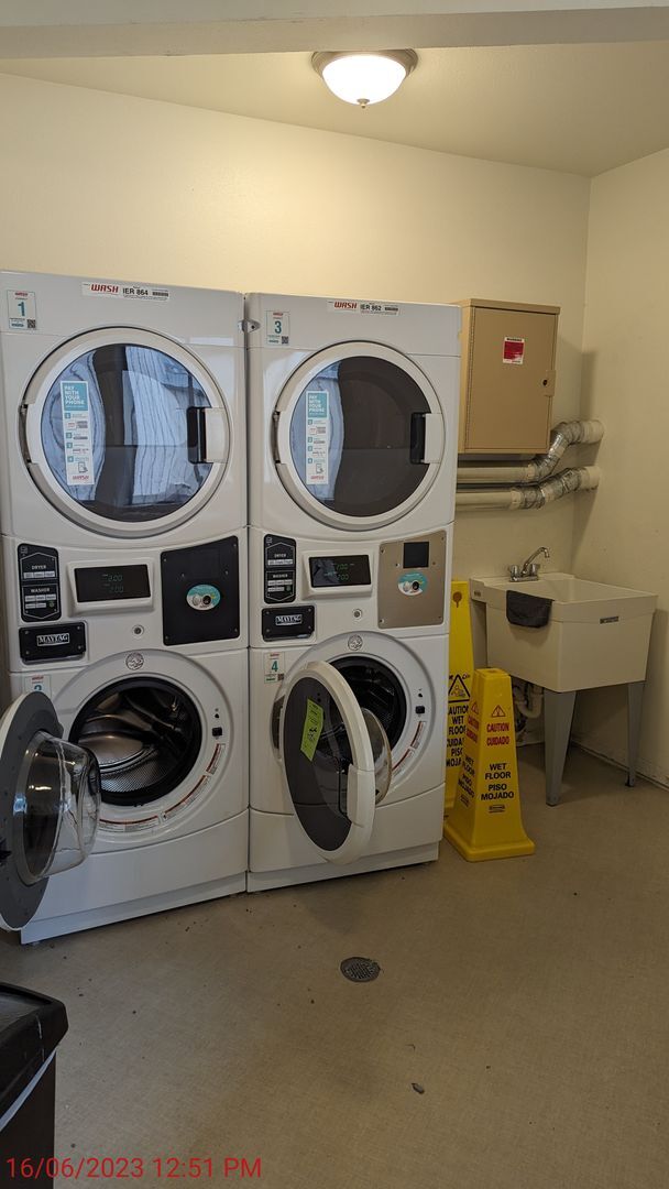 Building Photo - 10819 NE 37th Pl