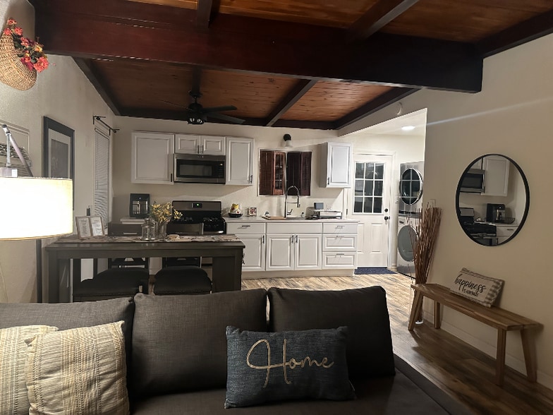 Building Photo - 434 Riverdale Dr