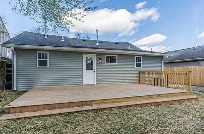 Building Photo - Fully Renovated 2BR/2BA with Garage – Walk to West Sixth & Legacy Trail