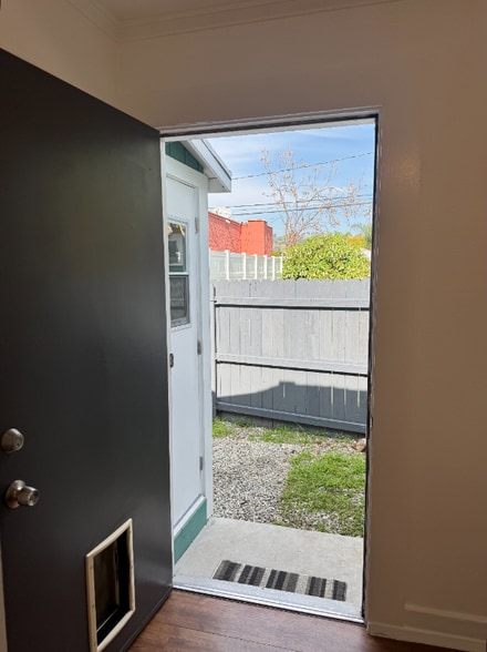 Building Photo - 4543 1/2 Alumni Ave