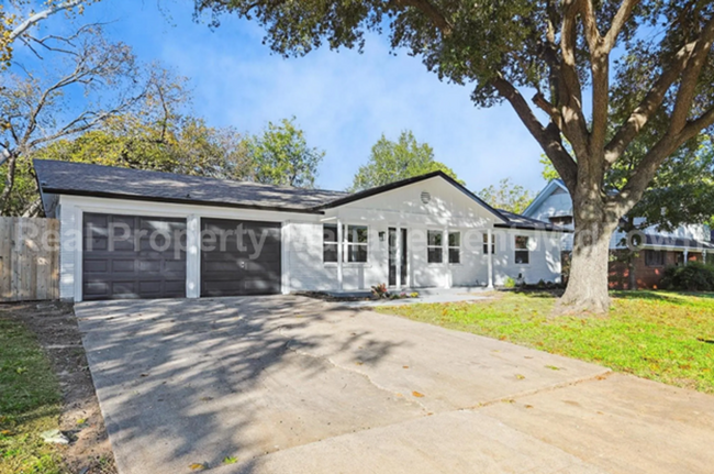 Building Photo - Beautifully updated home in a peaceful Arl...