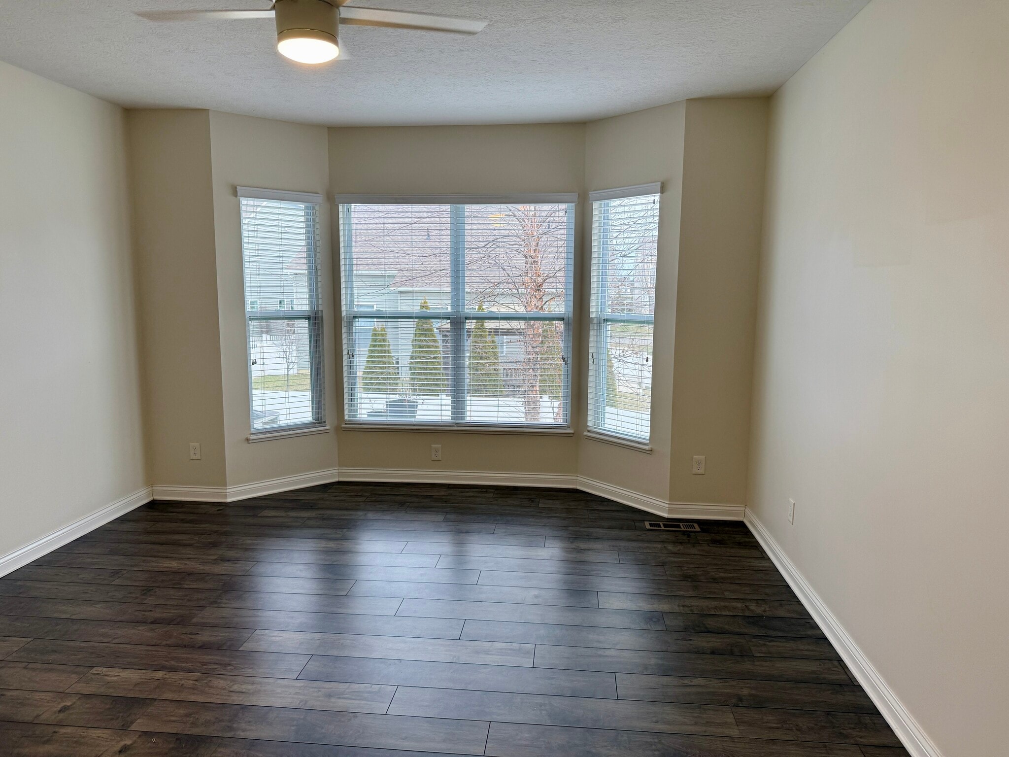 Master Bedroom Bay Window - 6120 Jadkins Way