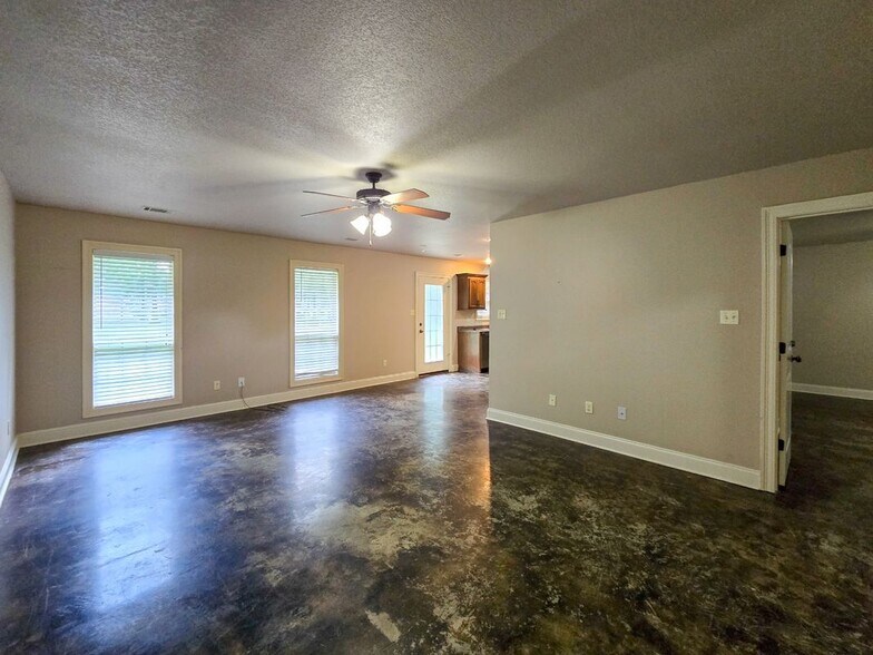 Building Photo - 203 N Bernis St