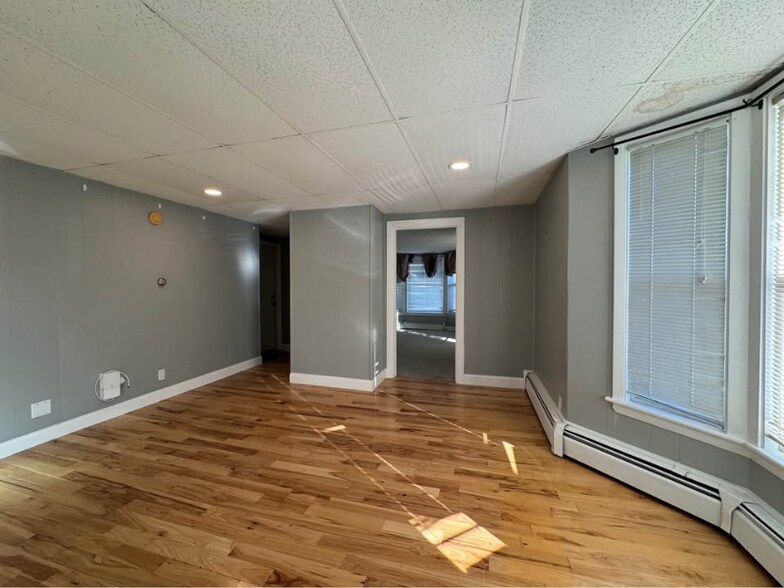 Building Photo - 16 Mentor St