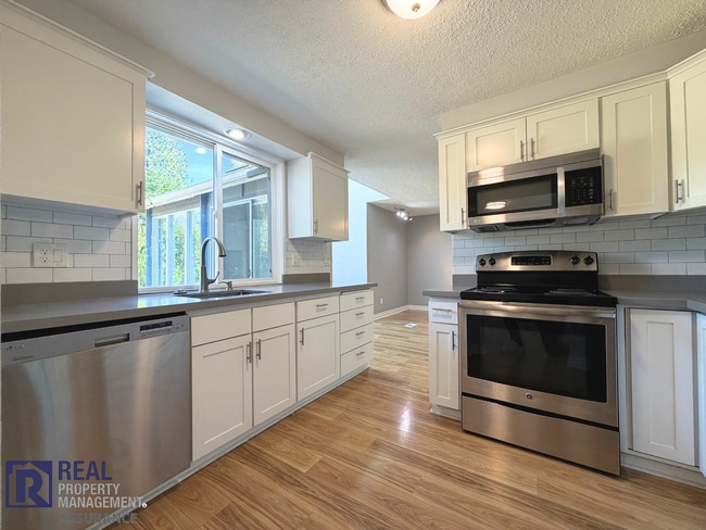 Building Photo - 5470 SW 164th Ct