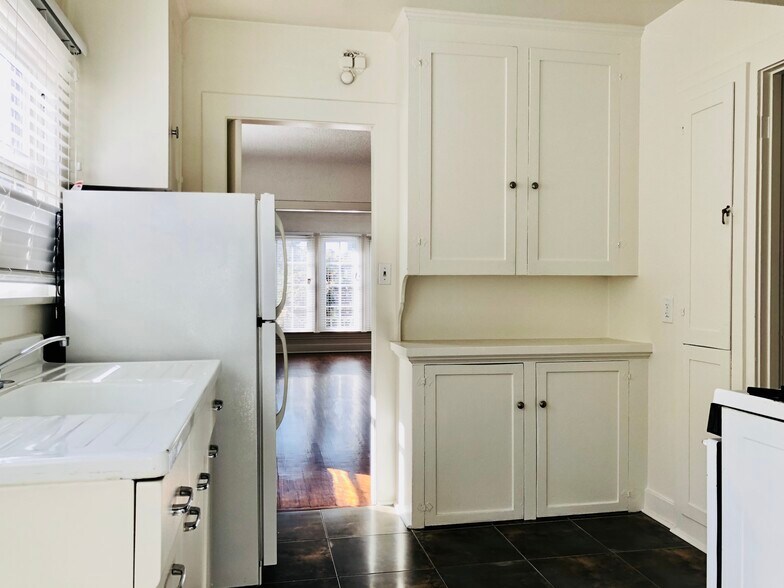 Cupboards - 1134 N Gardner St