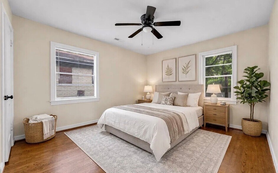 Building Photo - 741 Center Pl SW