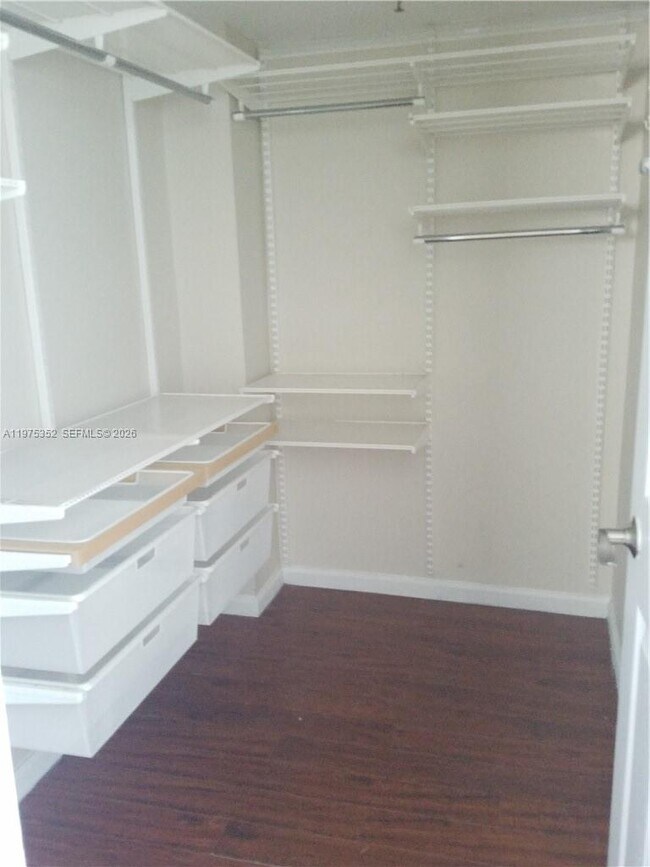 Building Photo - 2457 Collins Ave