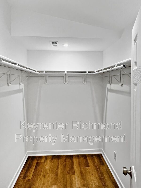 Building Photo - 2112 Autumn Oaks Ln