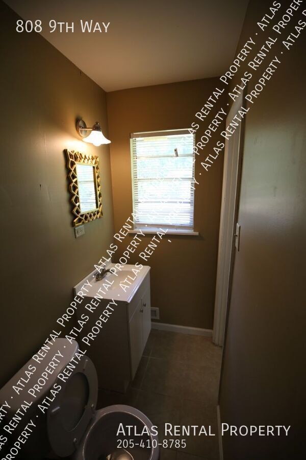 Building Photo - 808 9th Way