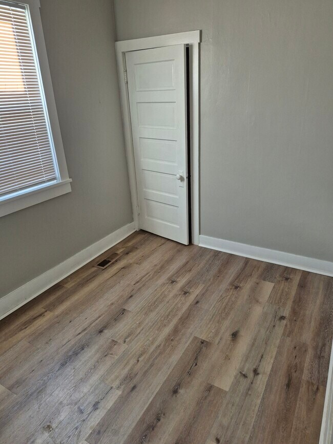 Building Photo - 410 A St