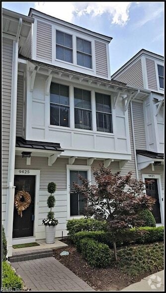 Building Photo - 9425 27th Bay St