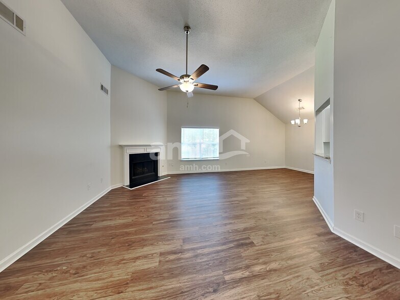 Building Photo - 375 Ermines Way