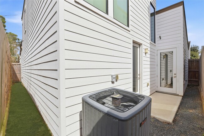 Building Photo - 1709 Cedrocanna Ln