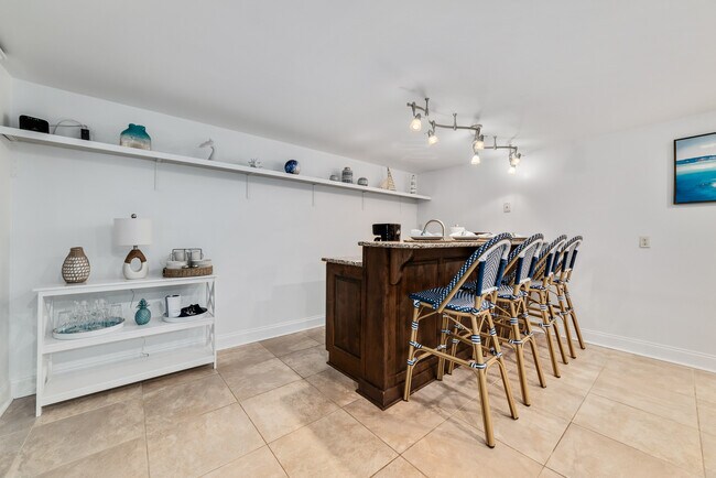 Building Photo - 2009 Wedgewood Cir