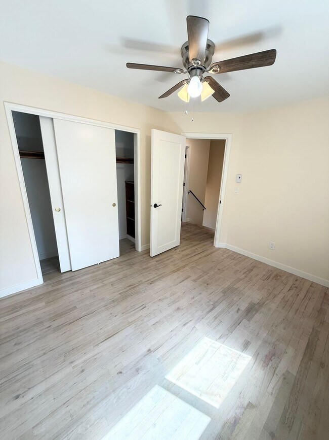Building Photo - Charming 2 Bedroom Unit in NE Portland Water/ Sewar & Garbage PAID FOR!!!