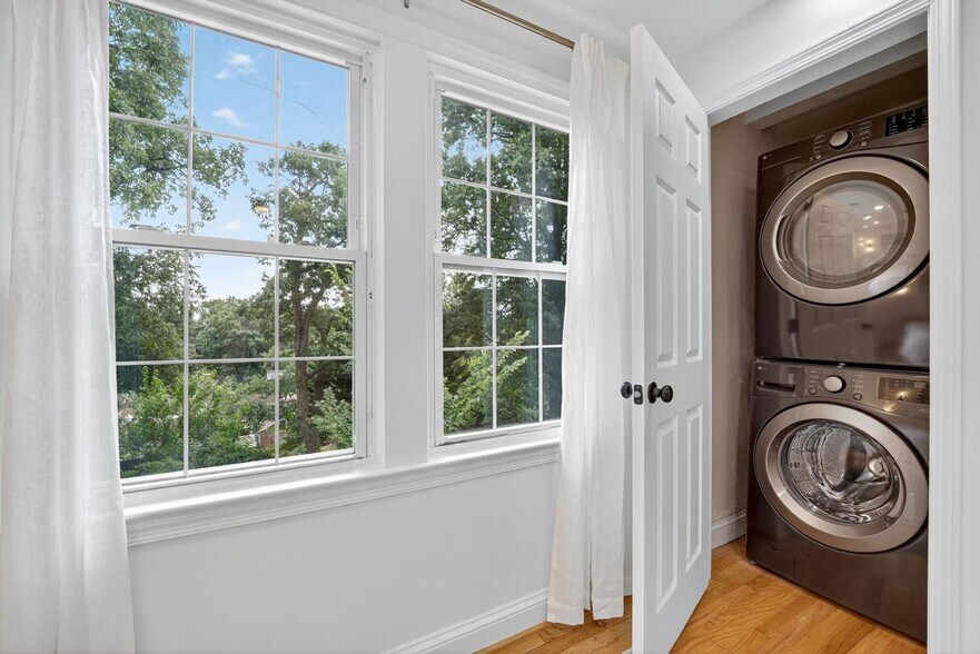 Building Photo - 6017 Inwood St