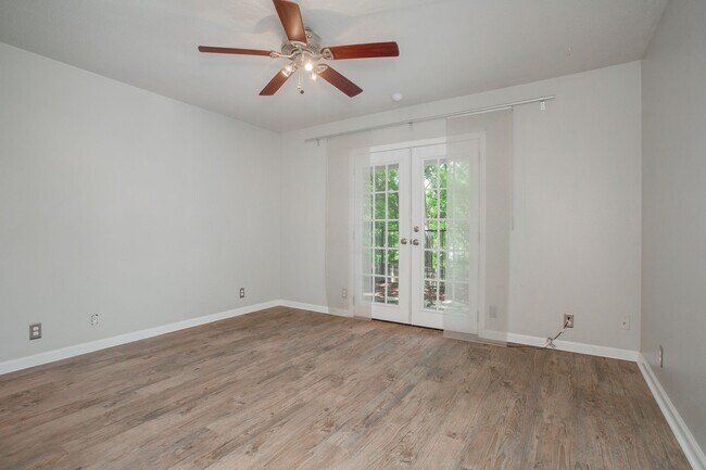 Building Photo - 2300 Trailside Dr