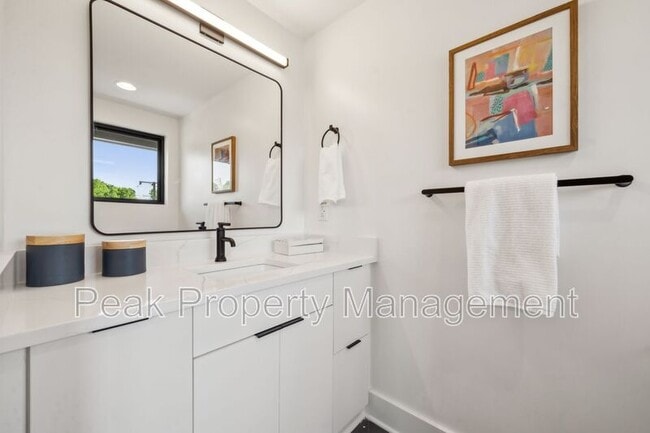 Building Photo - 1609 Pulaski St