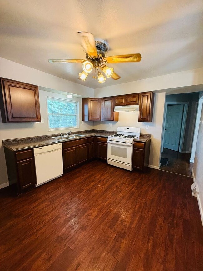 Building Photo - Three bedroom Home for Rent - Florissant