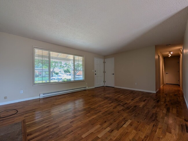 Building Photo - Great 4-Bedroom, 1.5-Bath Home In The River Road Area Of Eugene!