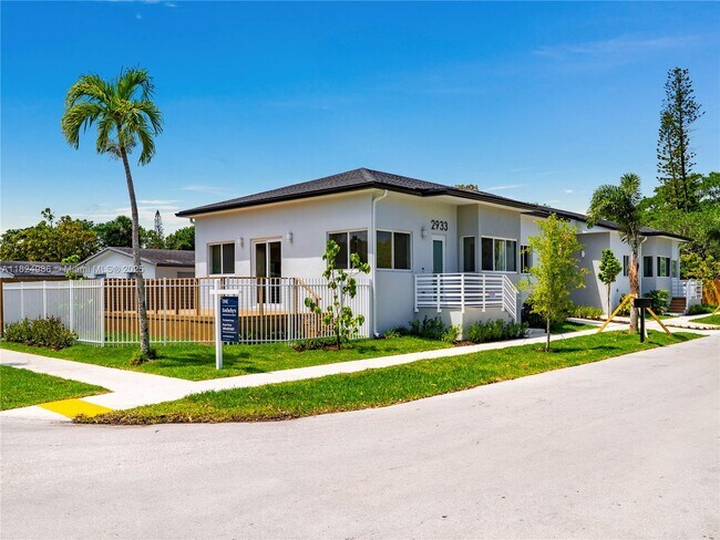 Primary Photo - 2931 SW 12th Ave