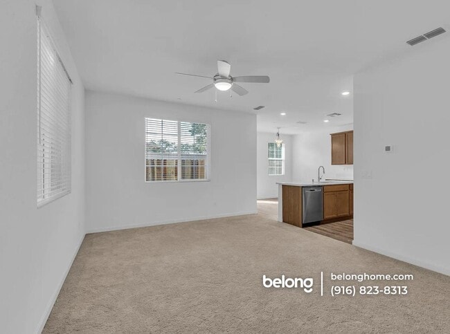 Building Photo - 305 Cinema St