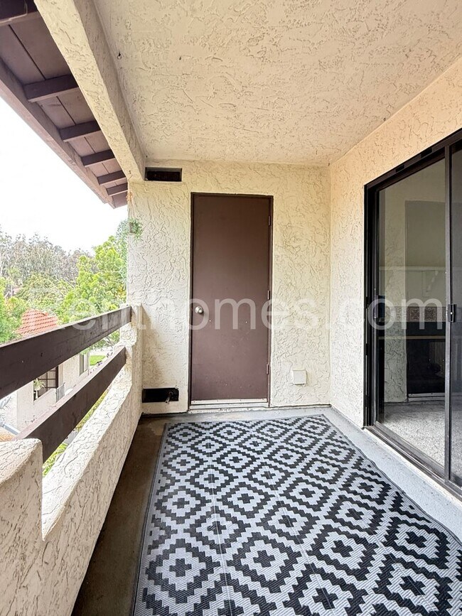 Building Photo - 2425 Cranston Dr