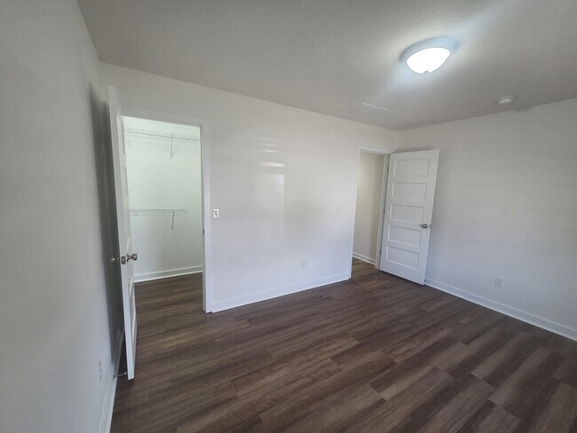 Building Photo - 2622 W Brook Ridge St
