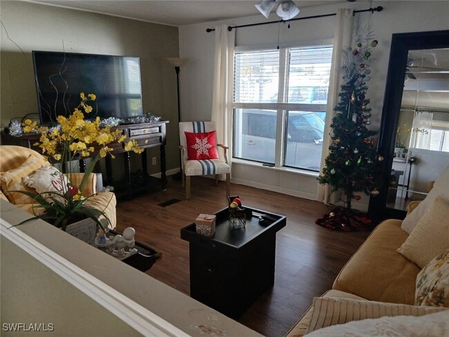 Building Photo - 2105 Cypress Ct