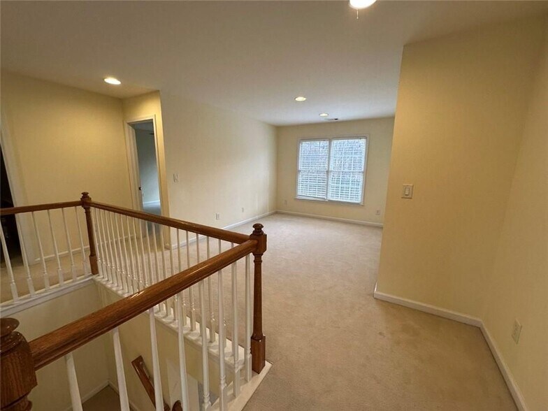 Building Photo - 4008 Divot Ct