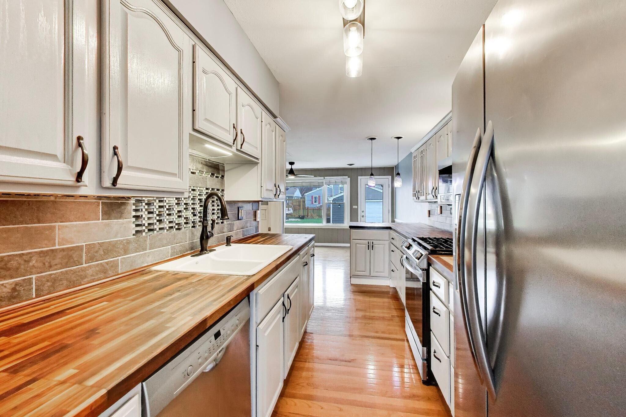 Building Photo - 306 N Schubert St