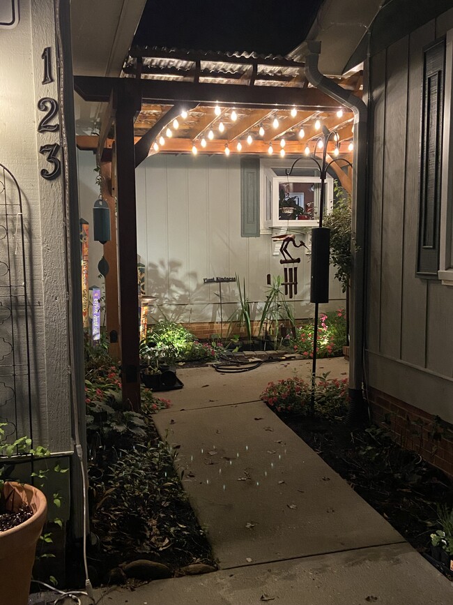 Atrium & Fountain at front door - 123 Nob Hill Rd