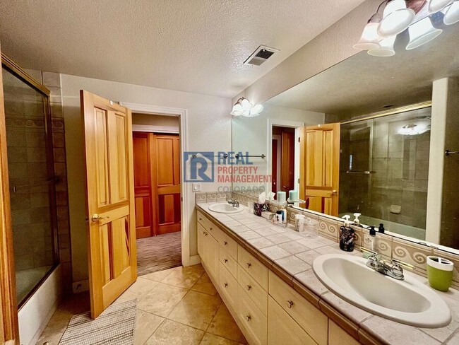 Building Photo - 5638 Red Fern Ct