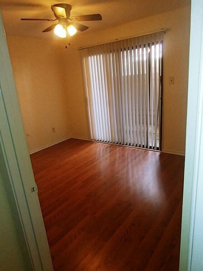 Building Photo - Two Bedroom Condo Near Med Center!
