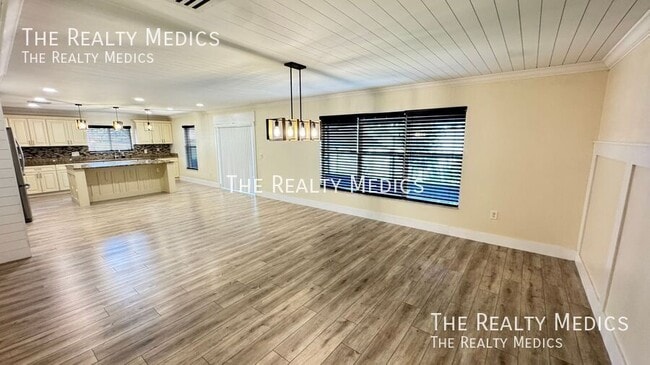 Building Photo - 1040 Elderberry Dr