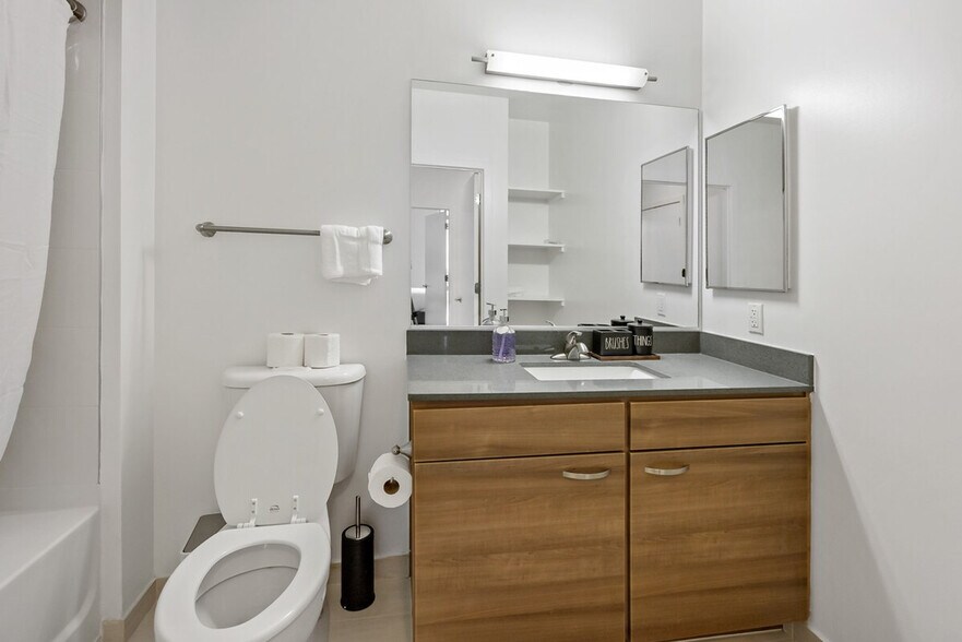 Building Photo - 1720 Saic Dr