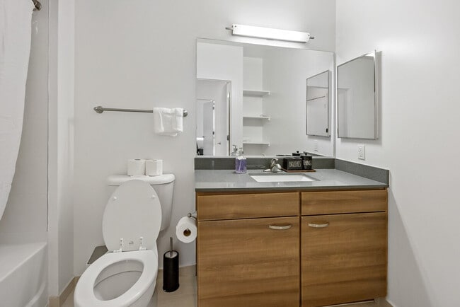 Building Photo - 1720 Saic Dr