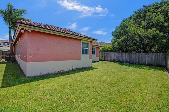 Building Photo - 15385 SW 93rd Ln