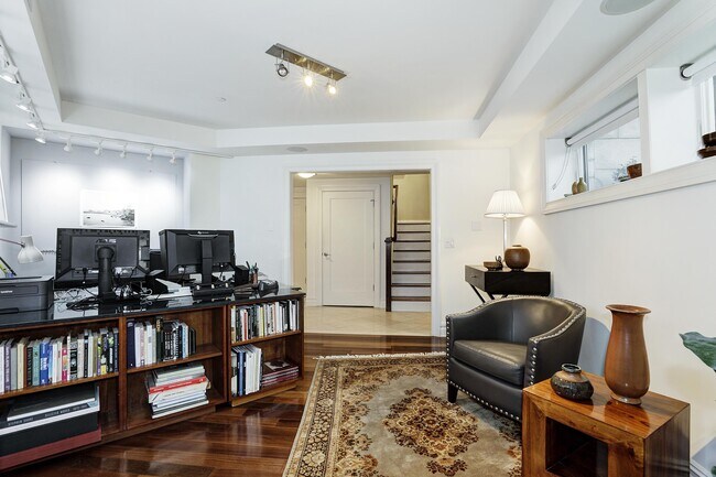 Building Photo - 3 Henley Pl