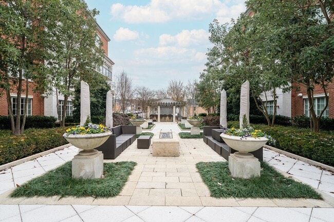 Building Photo - 6900 Fleetwood Rd