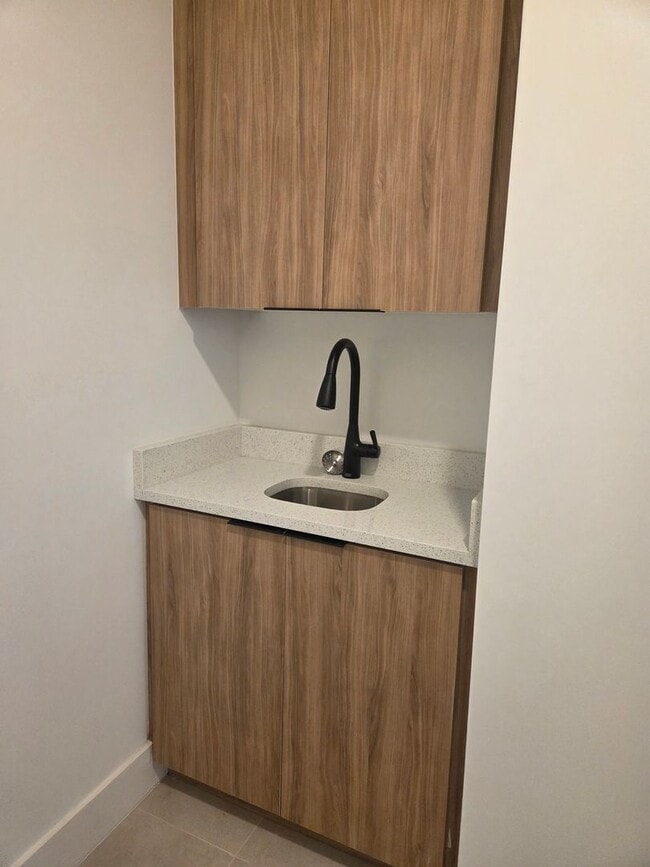 Building Photo - 4/2 in Villa Pass