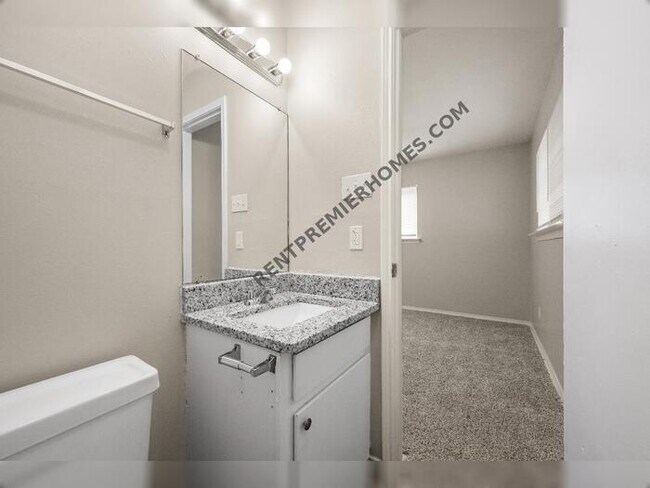 Building Photo - 2510 S Fielder Rd
