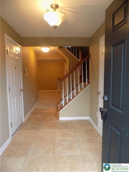 Building Photo - 1145 Sparrow Way