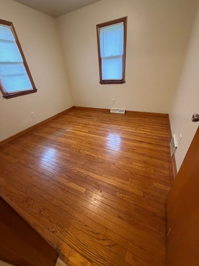 Building Photo - Creek